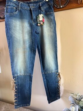Mid Wash Lace-Up Hem Ankle Jeans - Blue